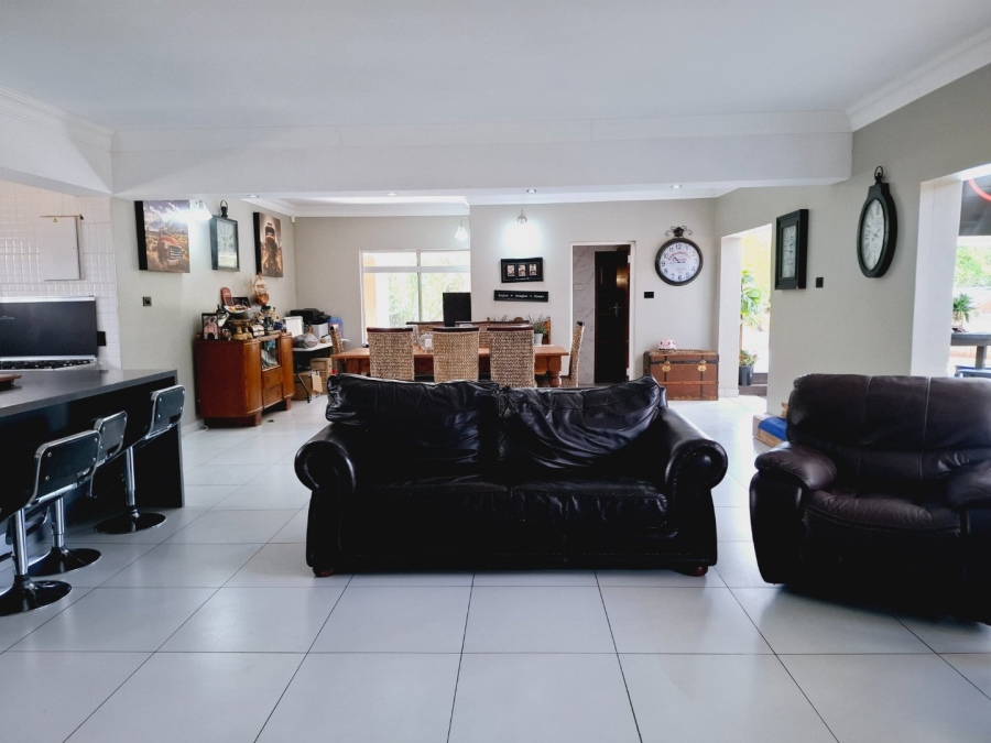 5 Bedroom Property for Sale in Rayton Free State